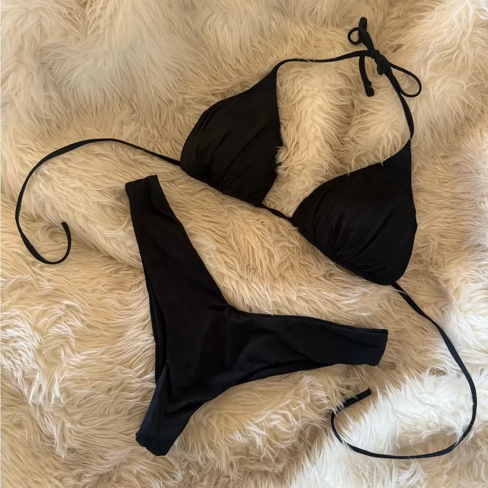 Black bikini set